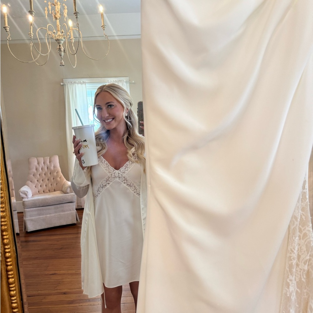 Elegant Ivory Lace Trim Charmeuse Chemise and Robe